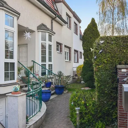 2 Bedroom Lovely In Holiday home