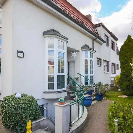 2 Bedroom Lovely In Holiday home