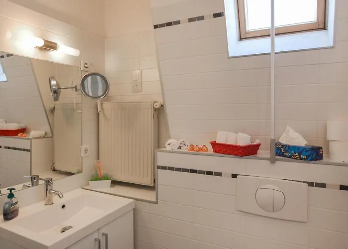 2 Bedroom Lovely In *